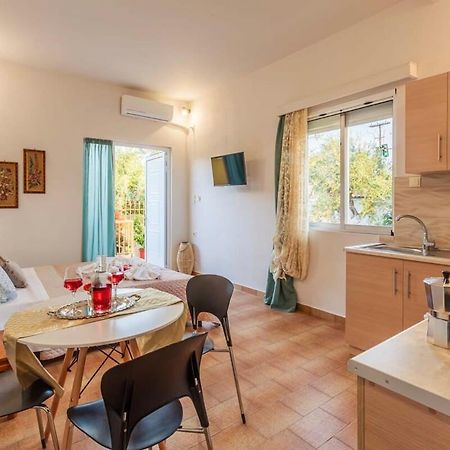Summer Rose Garden Getaway - A Step To The Beach Kalamata Exteriör bild