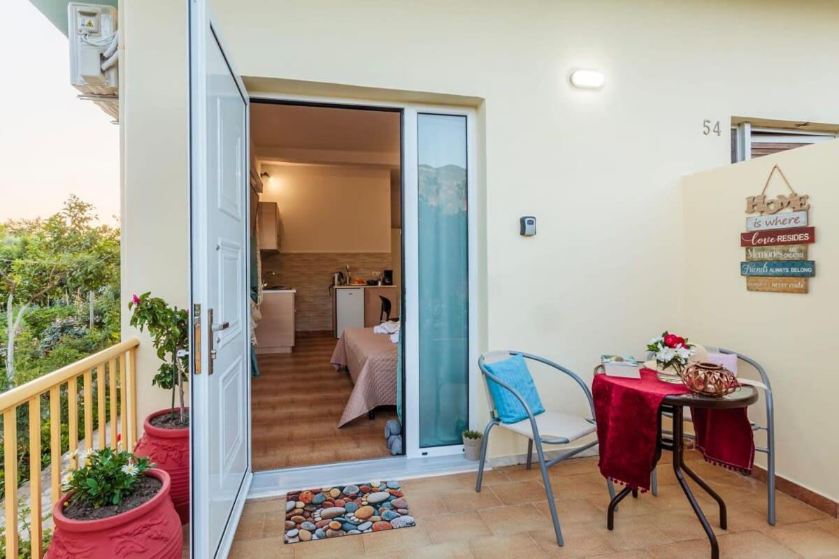 Summer Rose Garden Getaway - A Step To The Beach Kalamata Exteriör bild