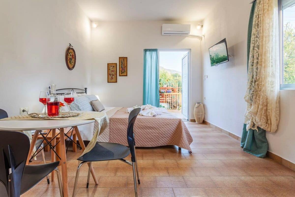 Summer Rose Garden Getaway - A Step To The Beach Kalamata Exteriör bild