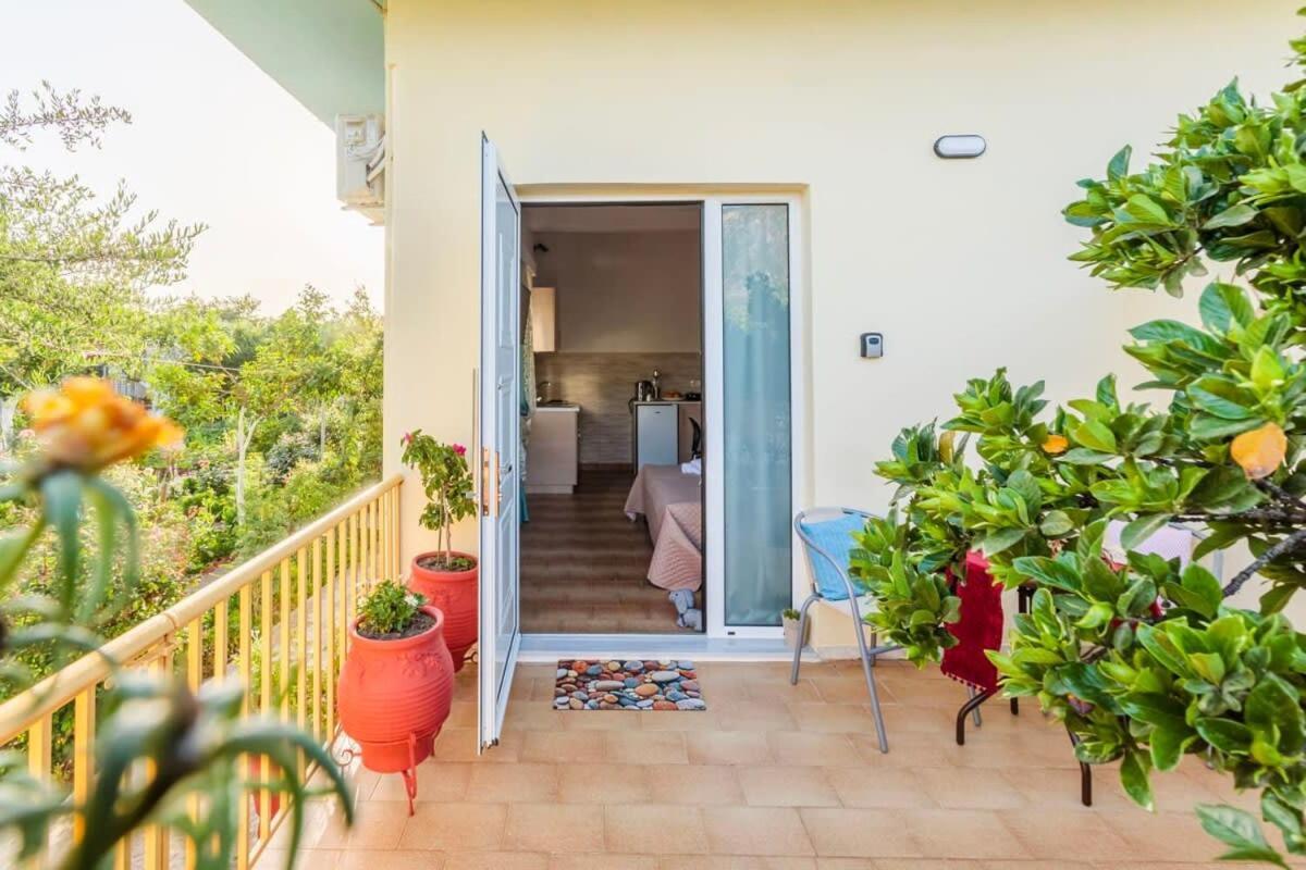 Summer Rose Garden Getaway - A Step To The Beach Kalamata Exteriör bild